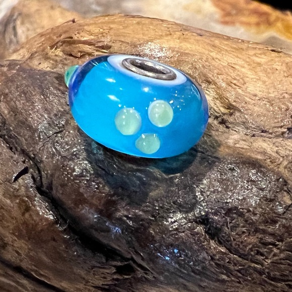 Authentic Trollbeads Set 2-Light Blue Braid & Turquoise Green Buds Murano Glass - Picture 9 of 9